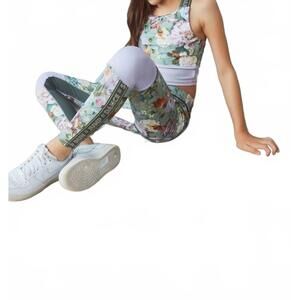 NEW MOLO oliva athletic sports top in green botanical